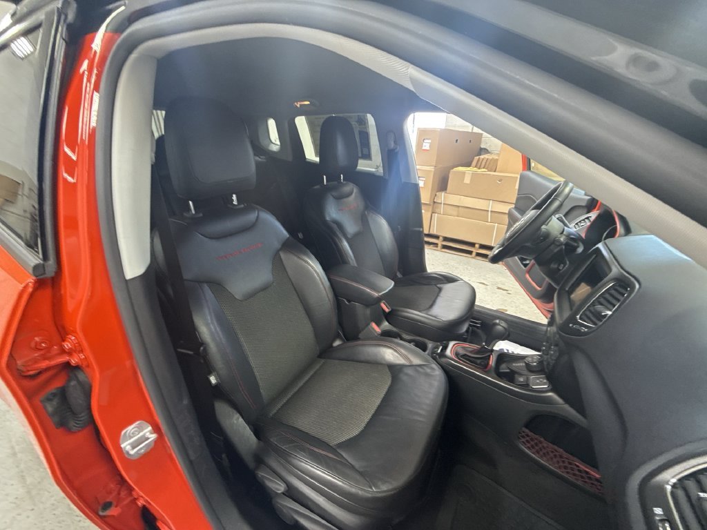 Used 2018 Spitfire Orange Clearcoat Jeep Trailhawk image 36