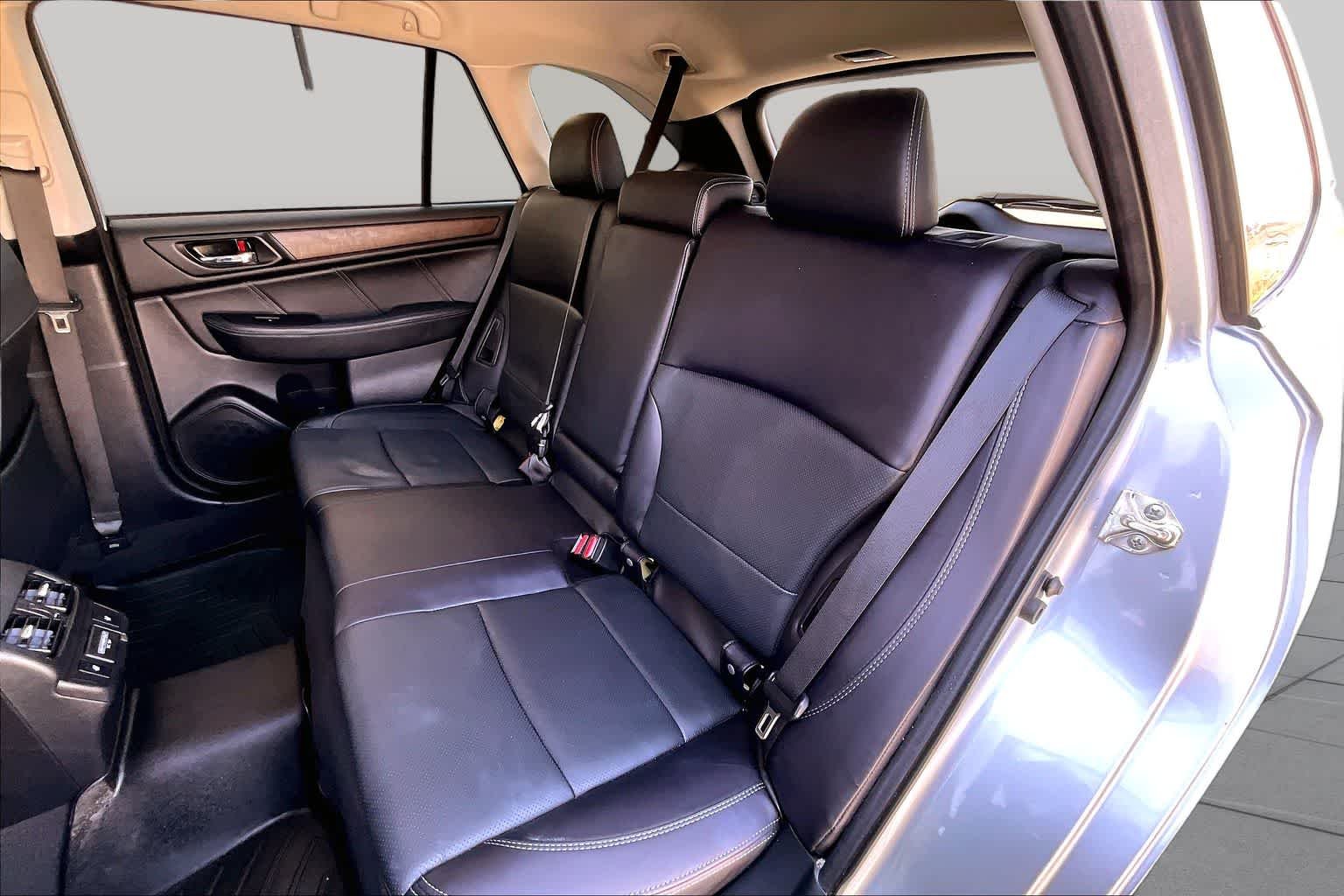 Used 2018 Ice Silver Metallic Subaru Limited image 21