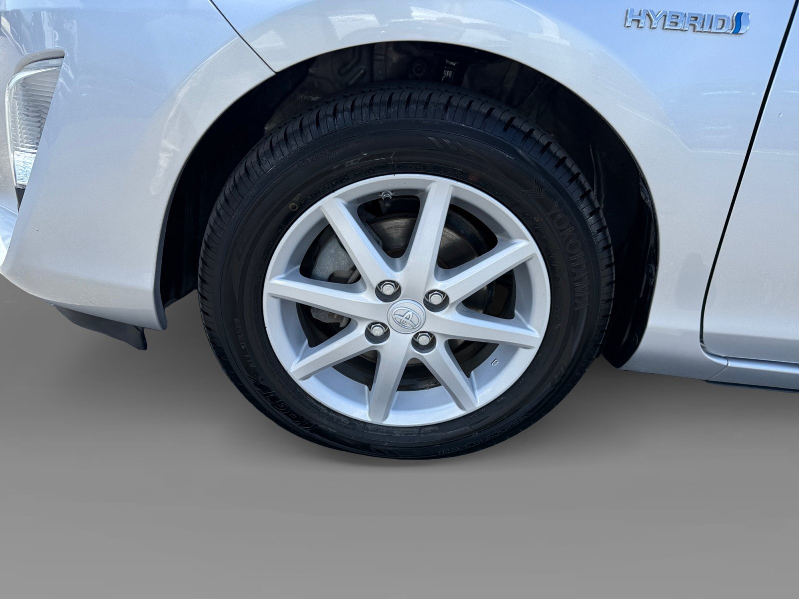 Used 2015  Toyota  image 9