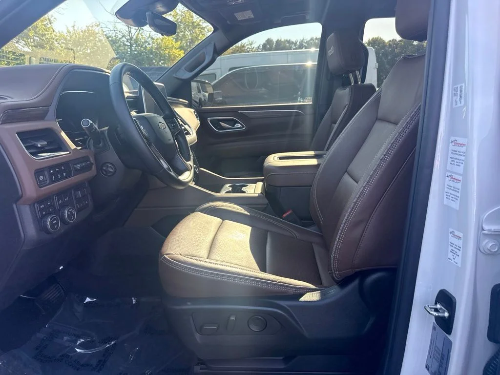 Used 2023 Beige Chevrolet High Country image 3