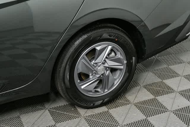 New 2026 Amazon Gray Hyundai SE image 11