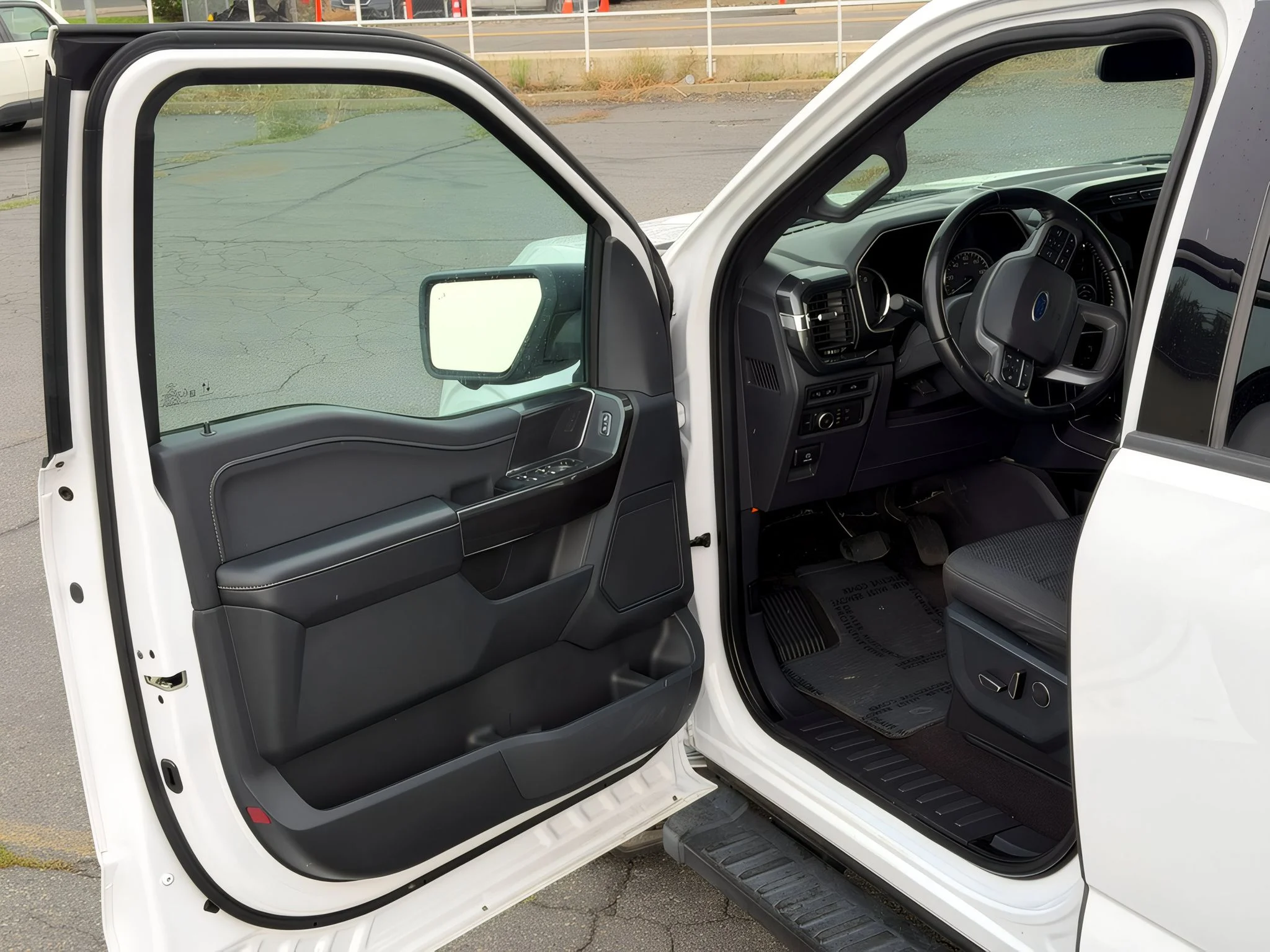 Used 2021 Oxford White Ford XLT image 13