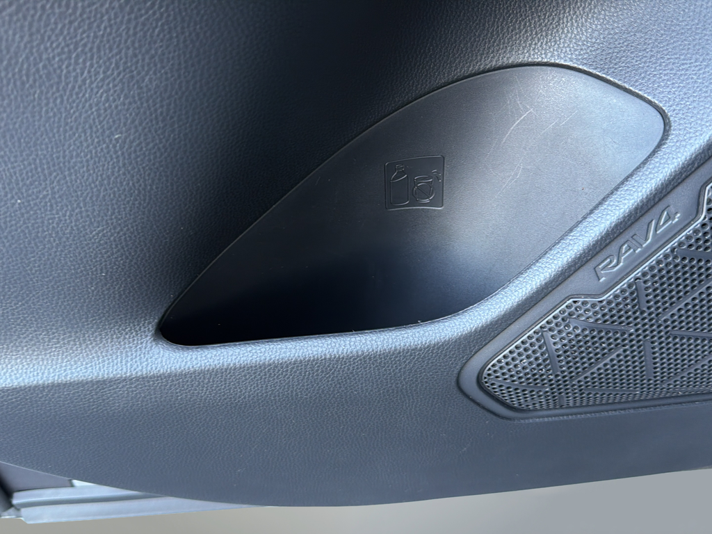 Used 2020 Silver Toyota XLE image 29