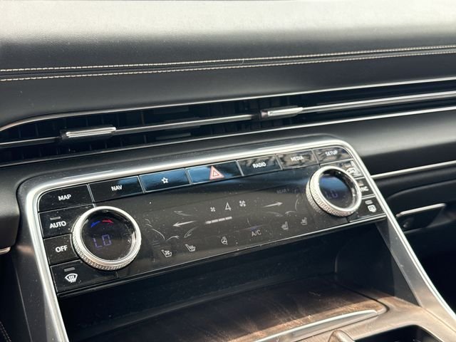 Used 2023 White Genesis 3.5T image 18