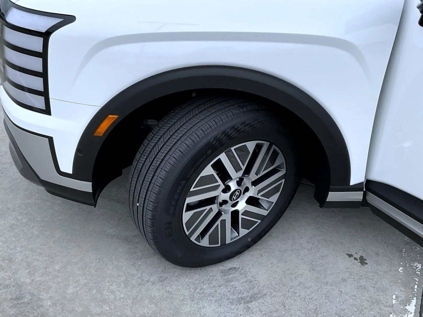 New 2026 White Hyundai SEL Premium image 26