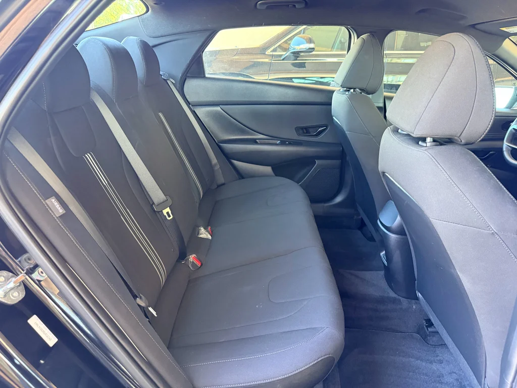 Used 2025 Abyss Black Hyundai SEL Sport image 25
