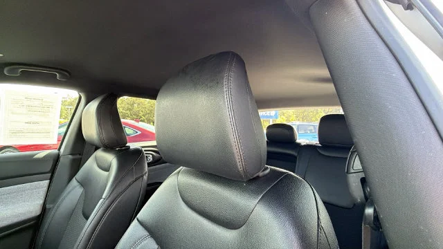 Used 2025 White Jeep Latitude image 22