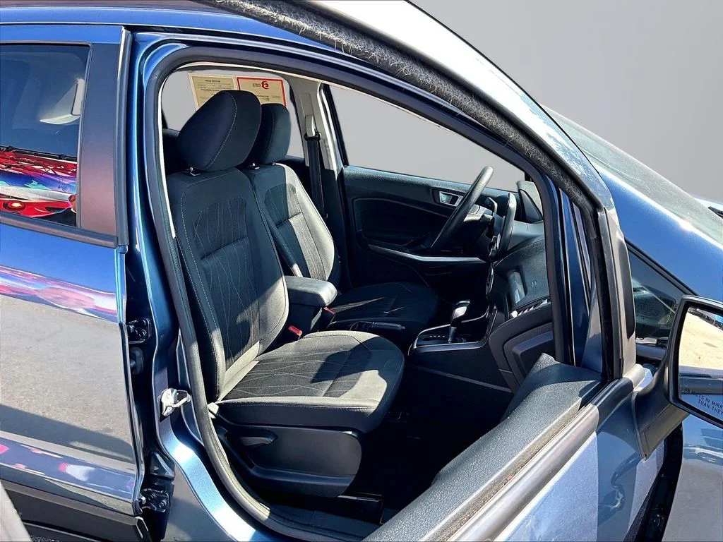 Used 2022 Blue Ford SE image 8
