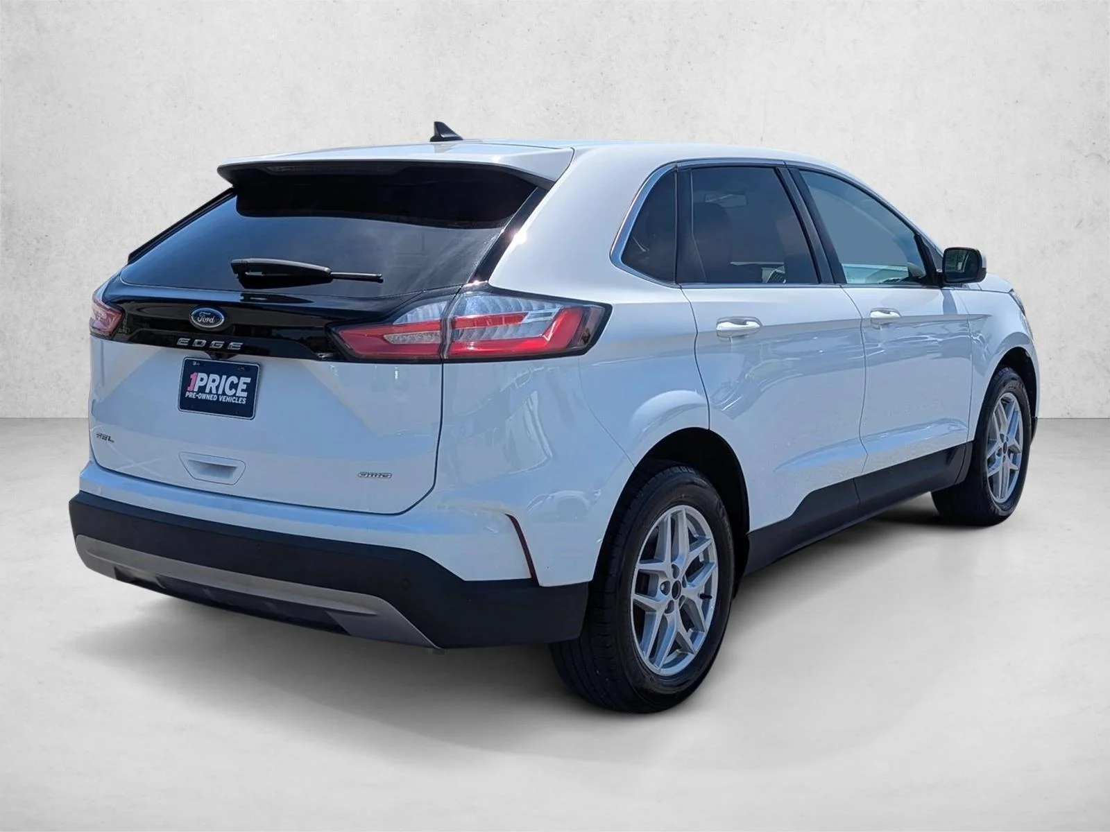 Used 2024 Oxford White Ford SEL image 5