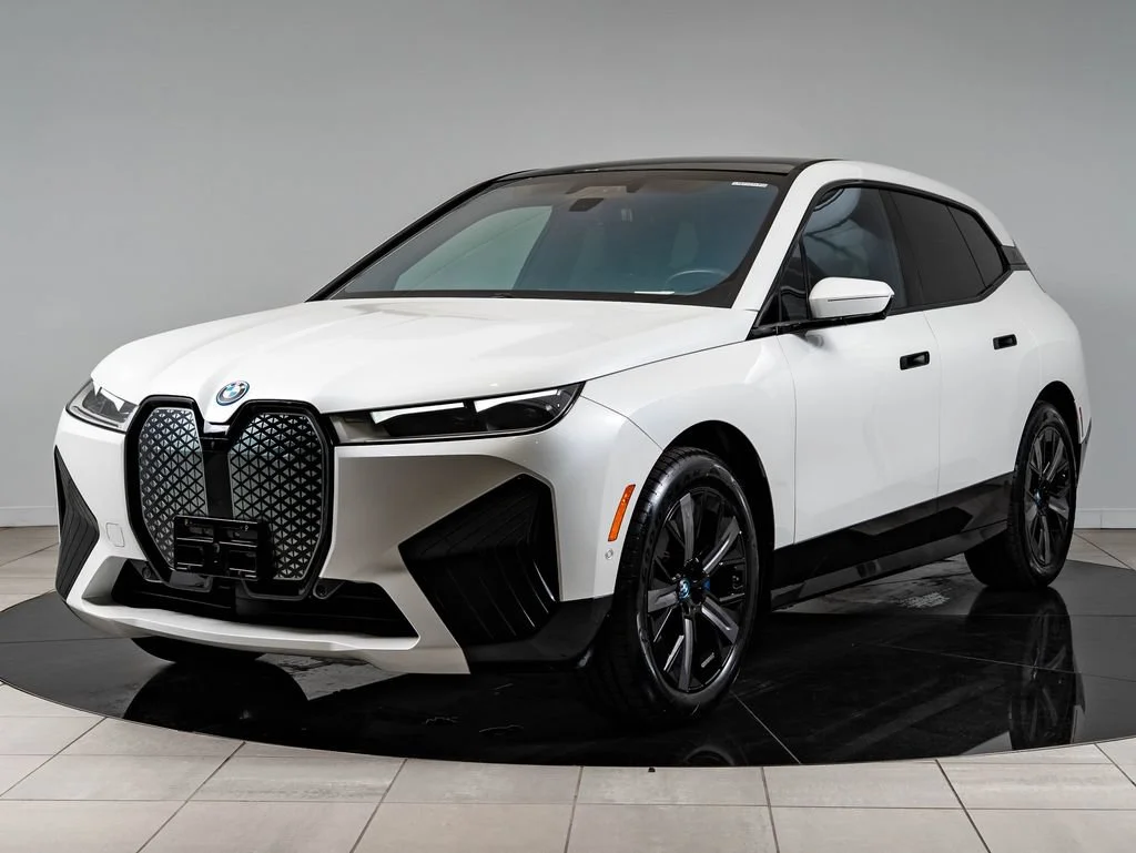 Certified Used 2025 Mineral White Metallic BMW xDrive50 image 1