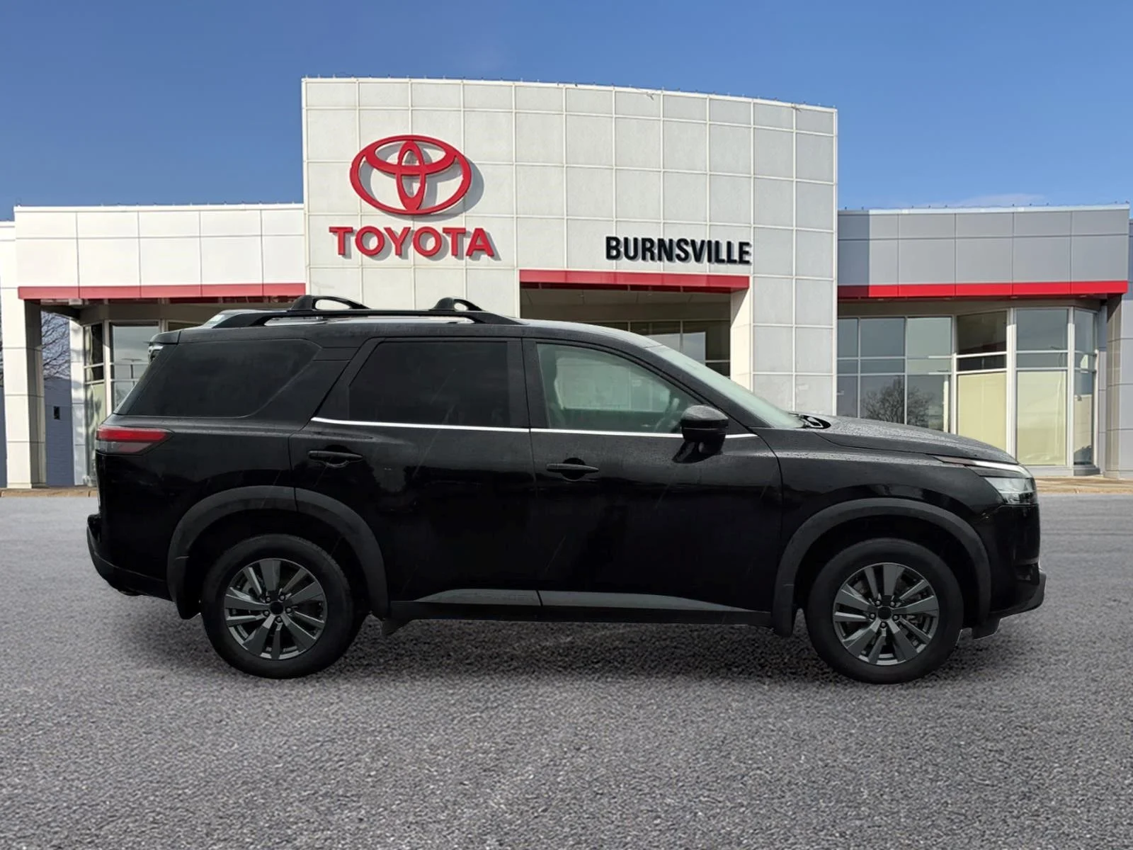 Used 2022 Nissan Pathfinder SV with VIN 5N1DR3BC3NC261320 for sale in Burnsville, Minnesota