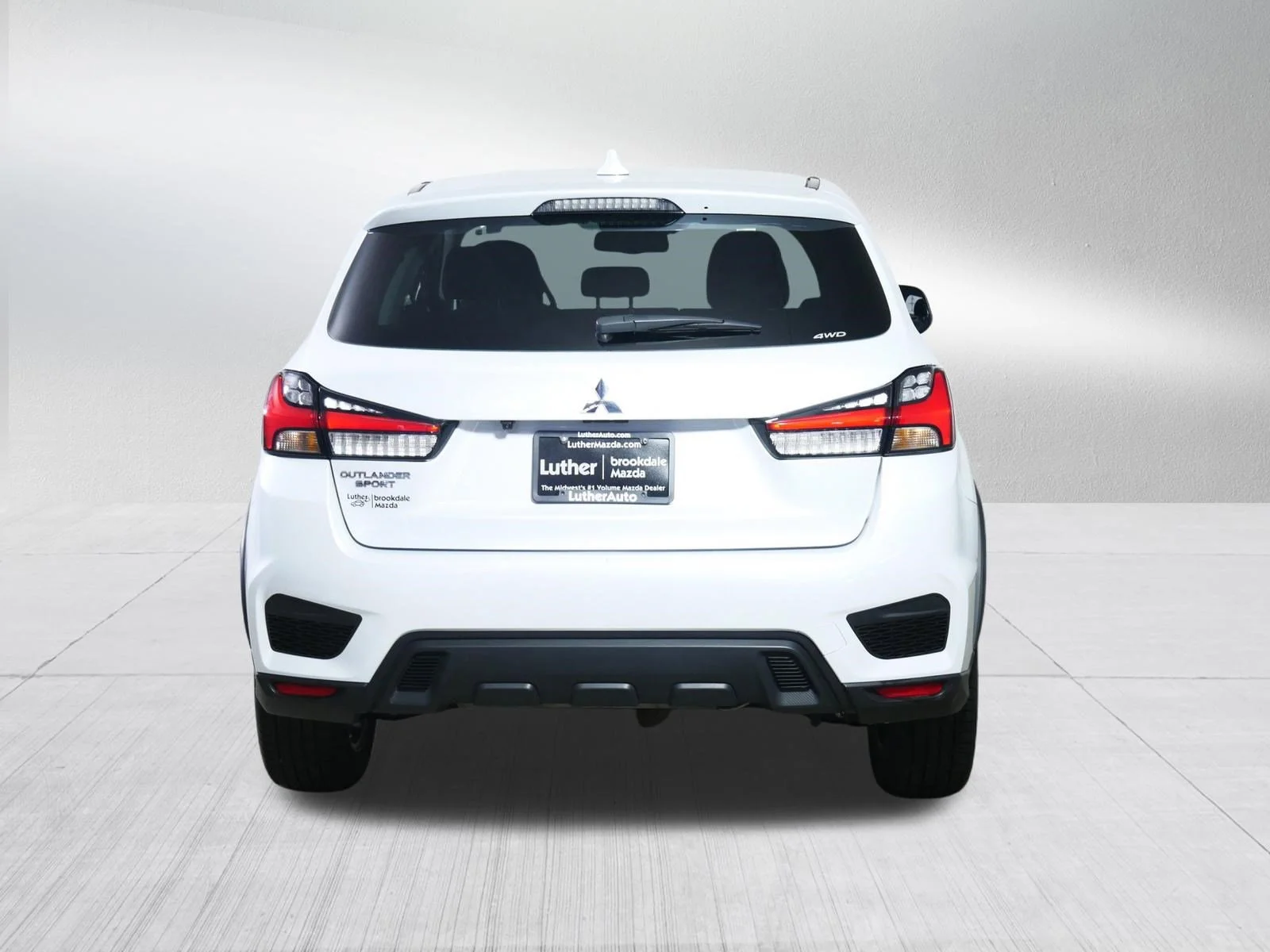 Used 2025 White Diamond Mitsubishi ES image 6