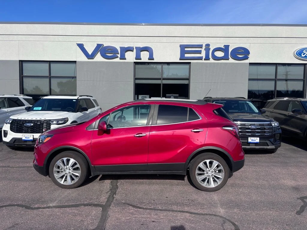 Used 2020 Red Buick Preferred image 1