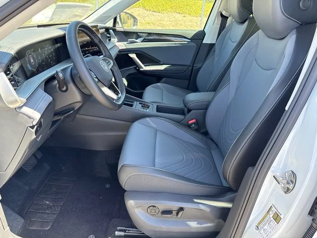 New 2026 Pure White Volkswagen 2.0T SE image 36