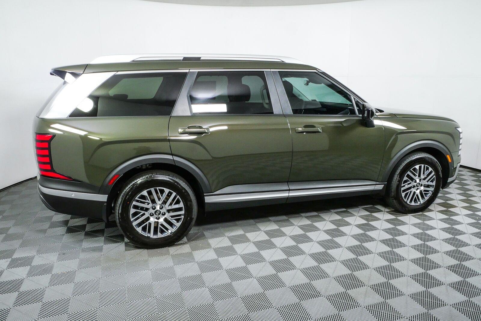 New 2026 Titan Green Hyundai SEL Premium FWD image 2