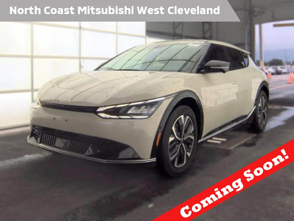 Used 2024 White Kia Wind image 1