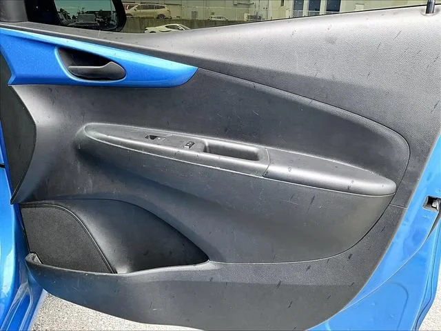 Used 2017 (Metallic Paint.) Chevrolet LT image 12