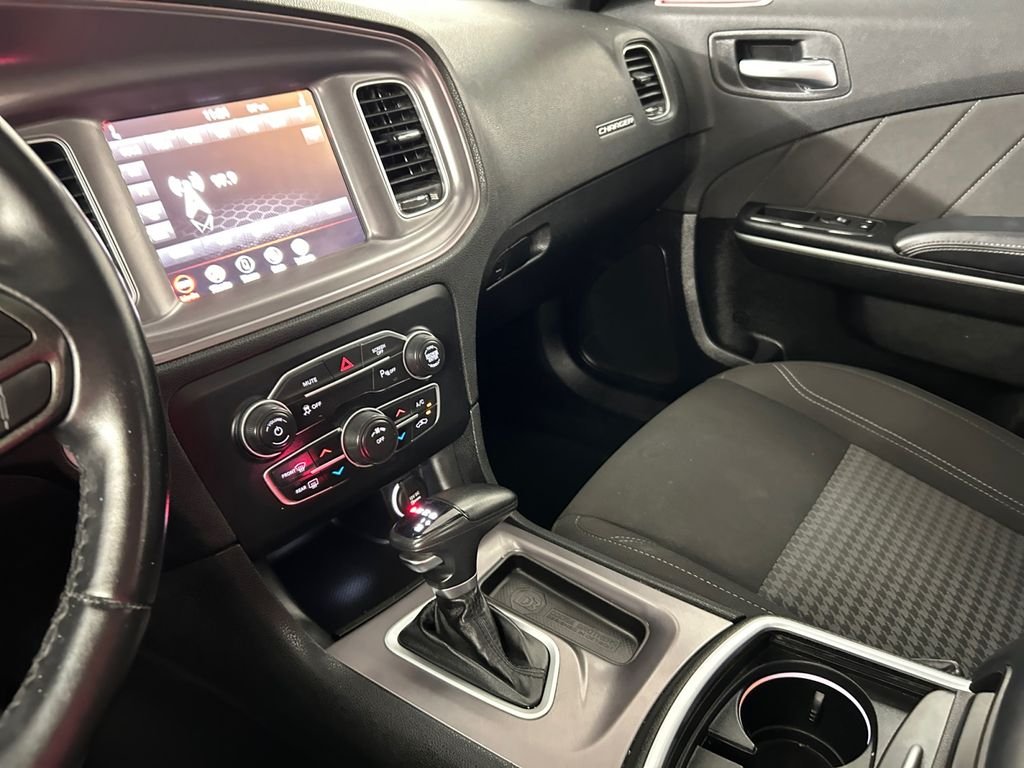 Used 2023 White Dodge SXT image 22