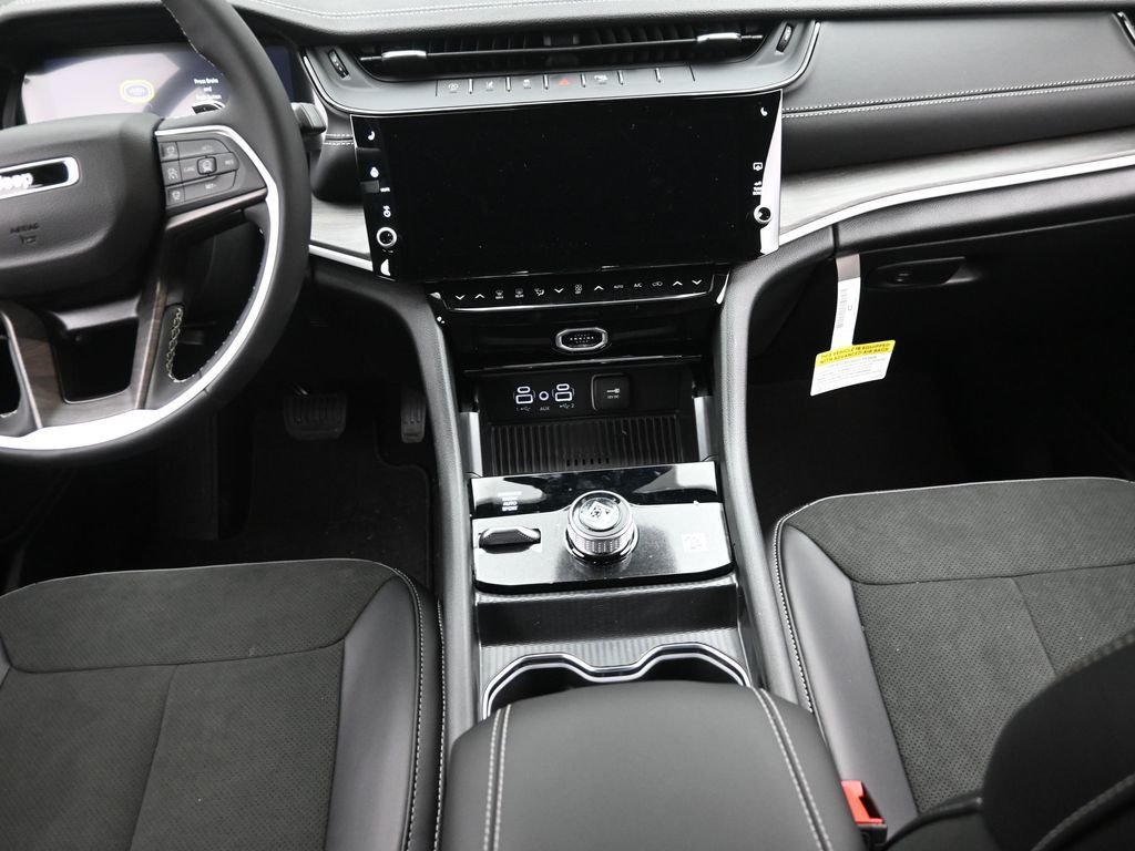 New 2026 Velvet Red Pearl-Coat Exterior Paint Jeep Altitude image 15