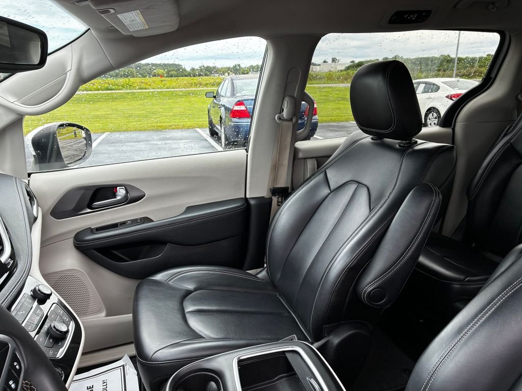 Used 2023 White Chrysler Touring L image 20