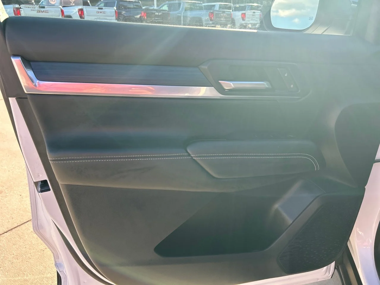 Used 2025 Summit White GMC Elevation image 11