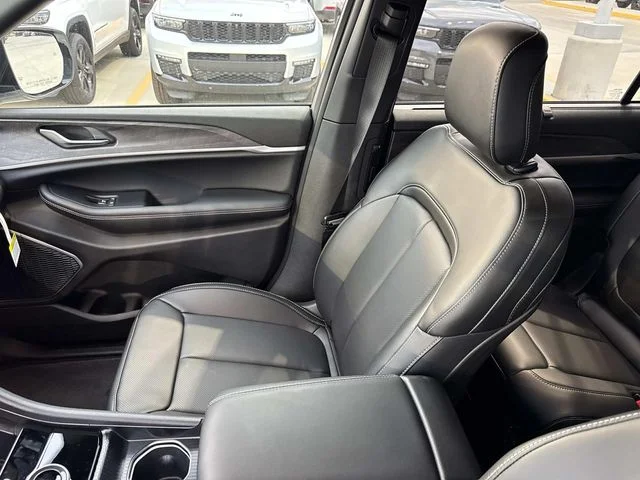 New 2025 White Jeep Limited image 10