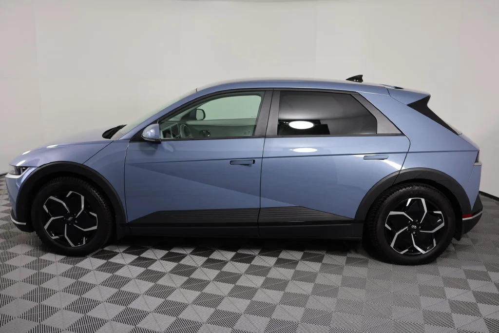 Used 2023 Blue Hyundai SEL image 5