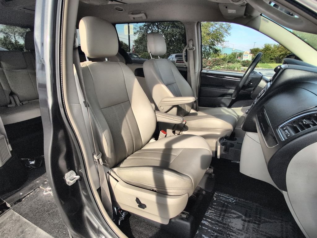 Used 2012 Gray Chrysler Touring-L image 20