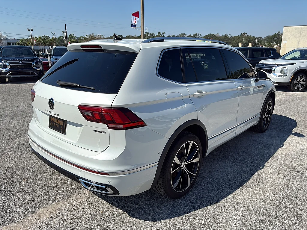 Used 2022 Oryx White Pearl Volkswagen 2.0T SEL R-Line 4MOTION image 3
