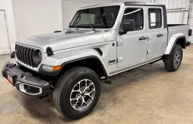 Used 2024 Silver Jeep Sport S image 3