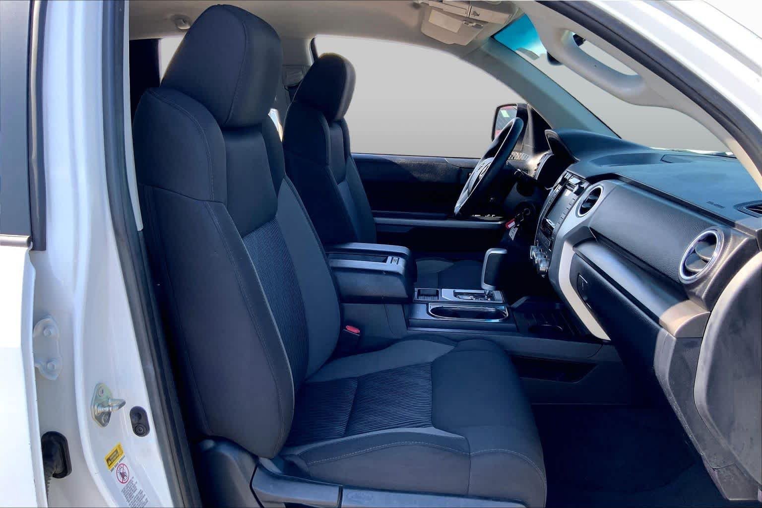 Used 2017 Super White Toyota SR5 image 8
