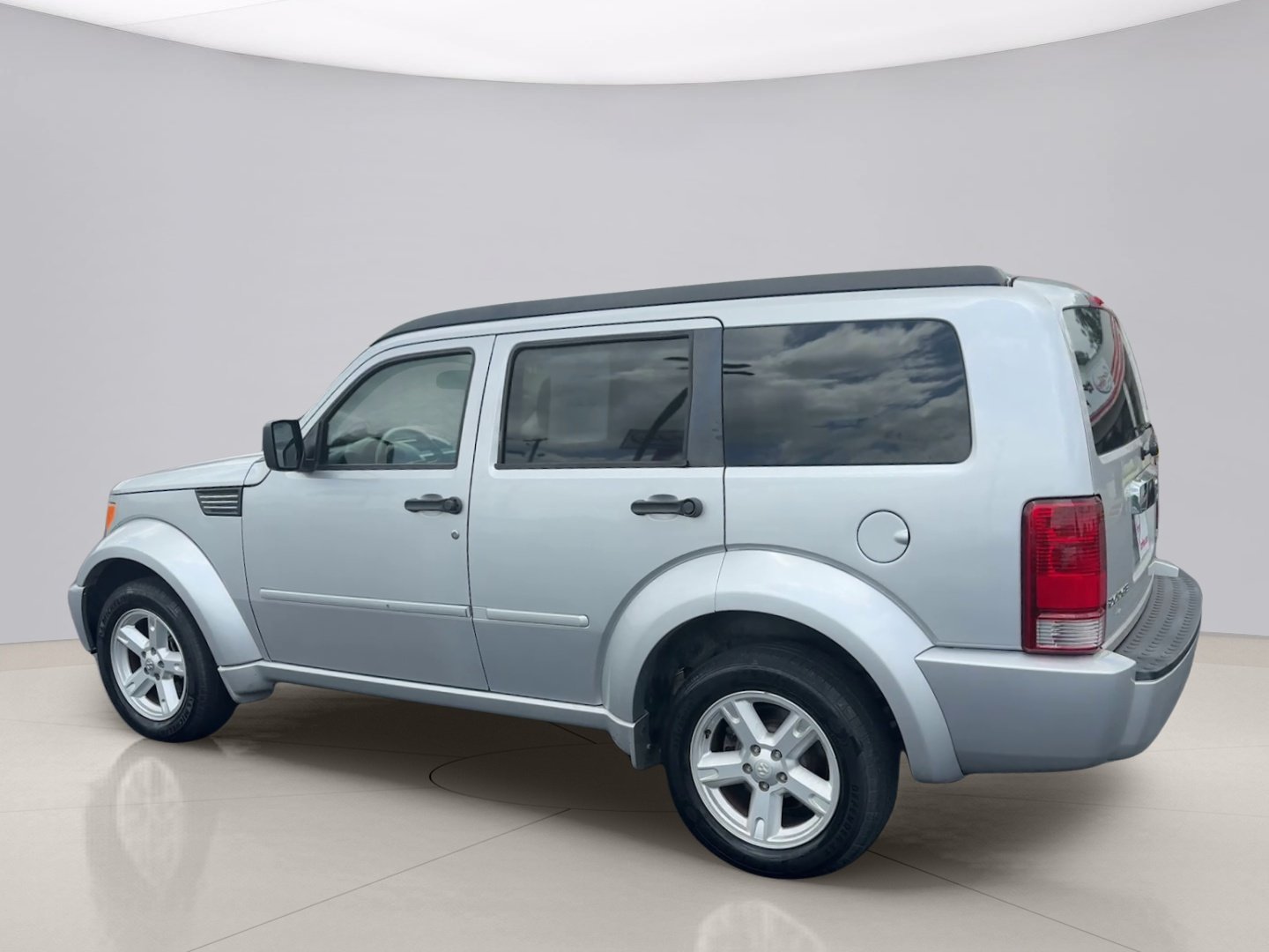 Used 2011 Silver Dodge SXT 2WD image 3