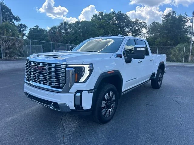 Used 2025 White GMC Denali image 1