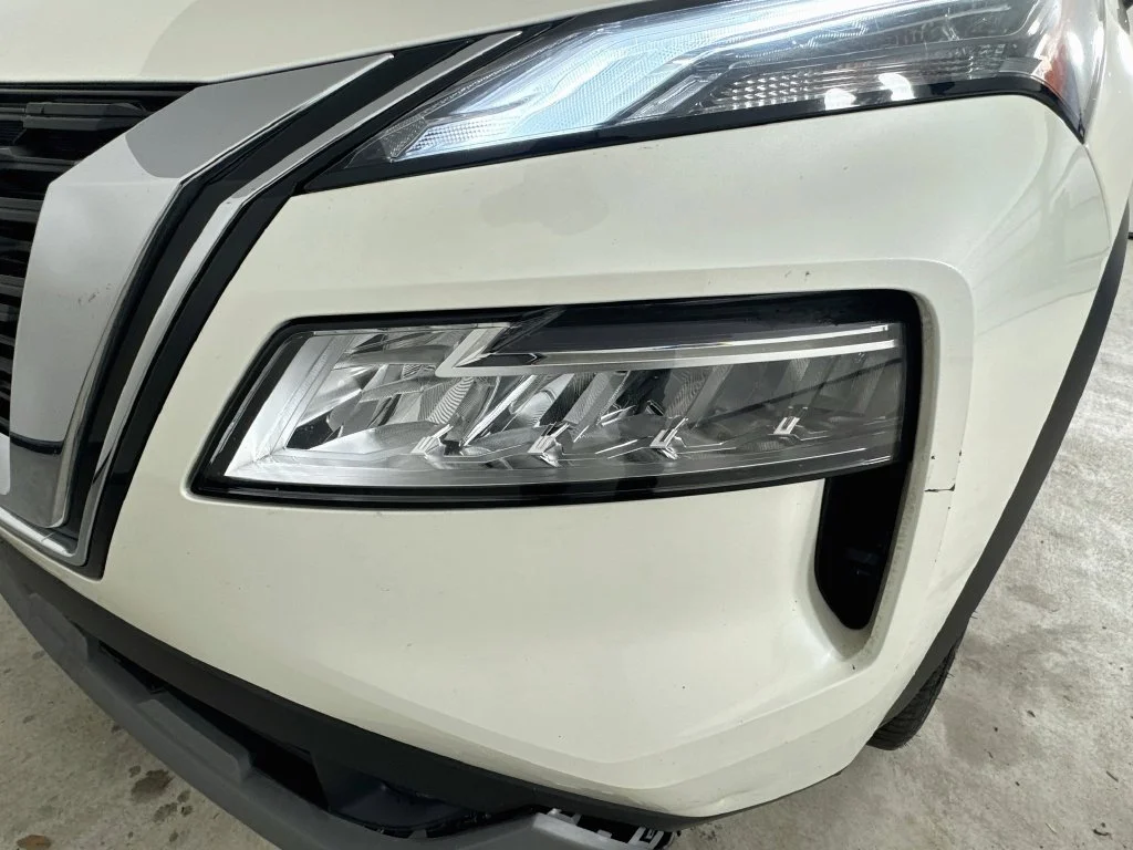 Used 2021 White Nissan SL image 38