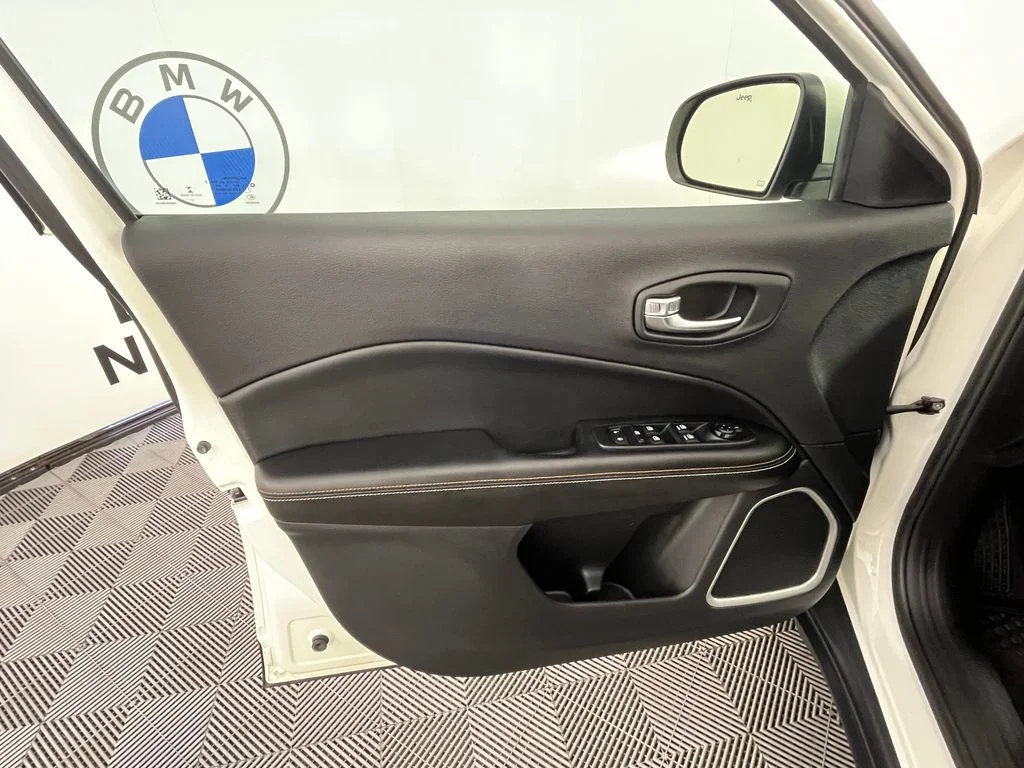 Used 2020 White Jeep Latitude image 28