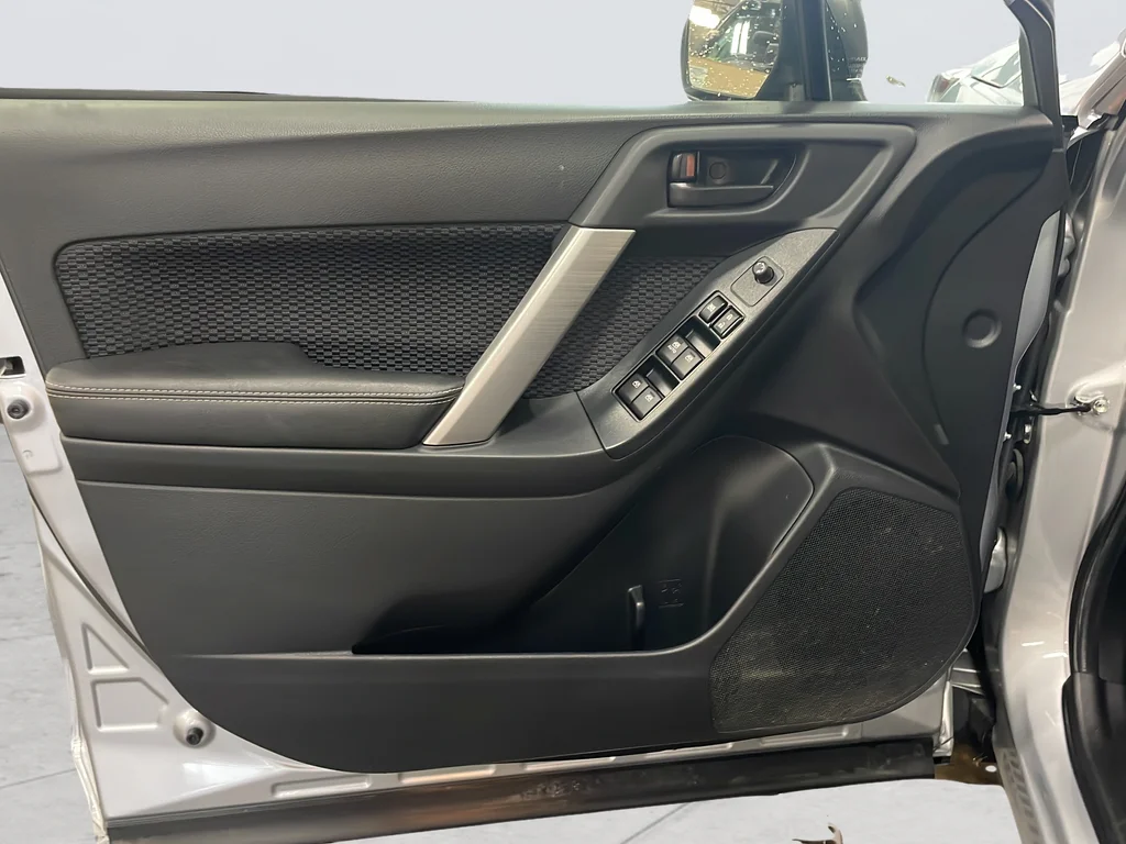 Used 2018 Silver Subaru 2.5i image 23