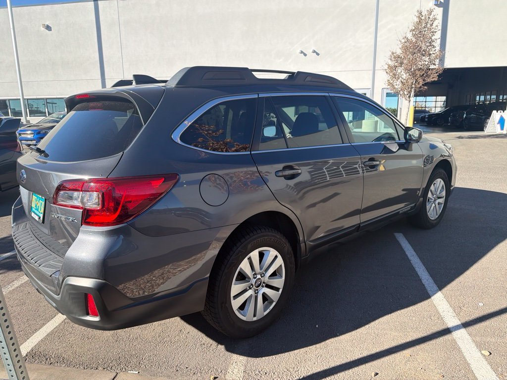 Used 2018 Gray Subaru 2.5i Premium image 4