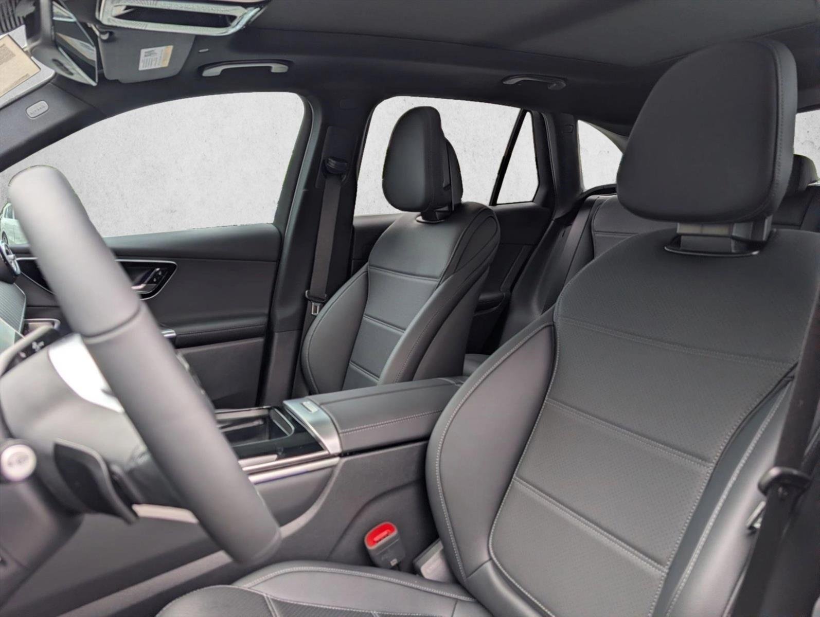 New 2026 Black Mercedes-Benz GLC300 image 4