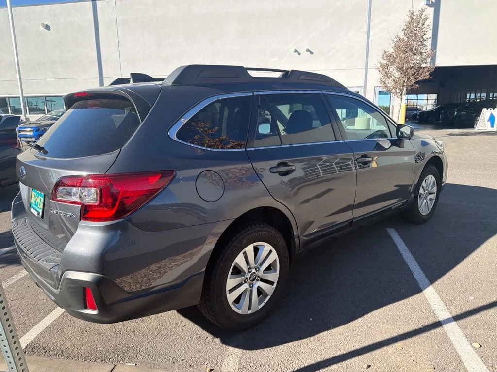 Used 2018 Gray Subaru 2.5i Premium image 4