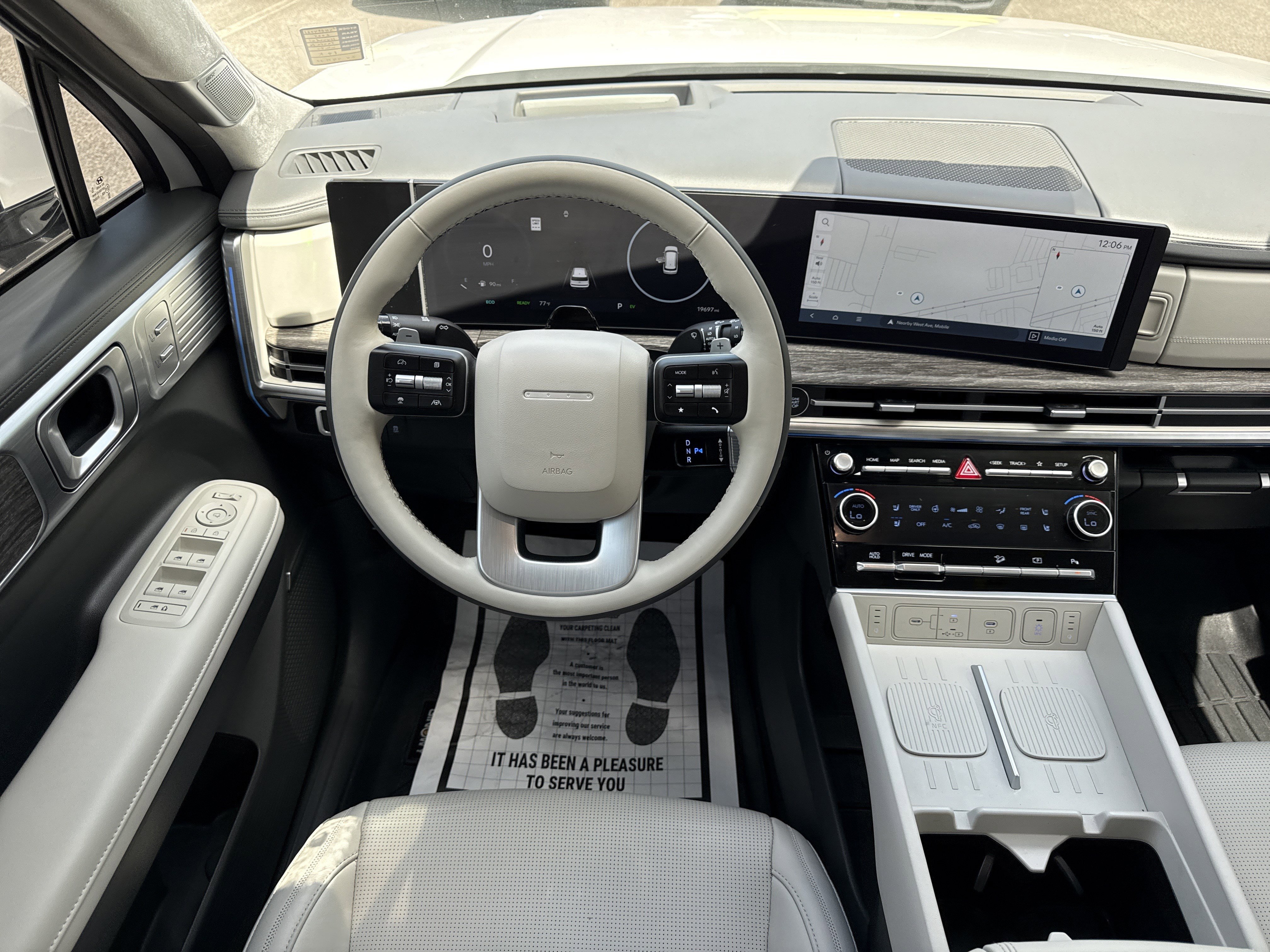 Used 2025 Serenity White Hyundai  image 20
