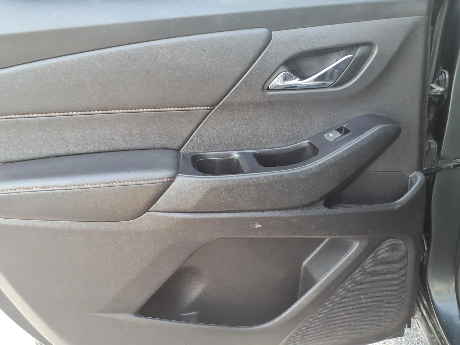 Used 2020 GRAPHITE METALLIC Chevrolet LT Cloth image 11
