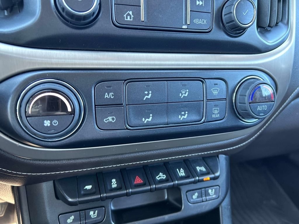 Used 2022 White GMC Denali image 30