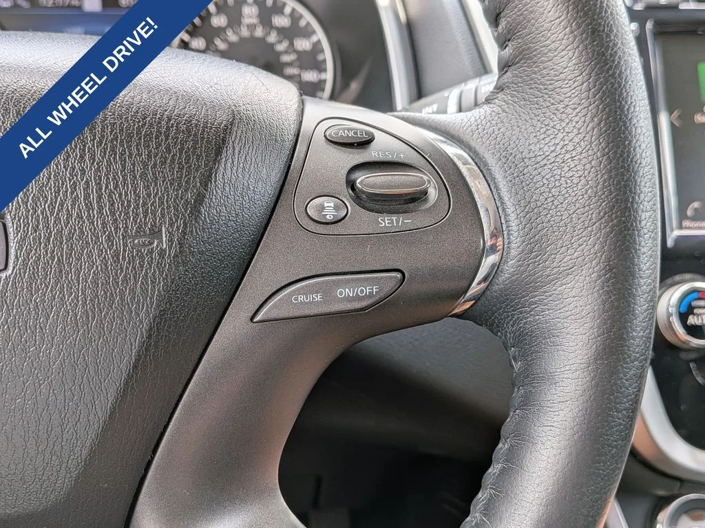 Used 2023 Blue Nissan SL image 17