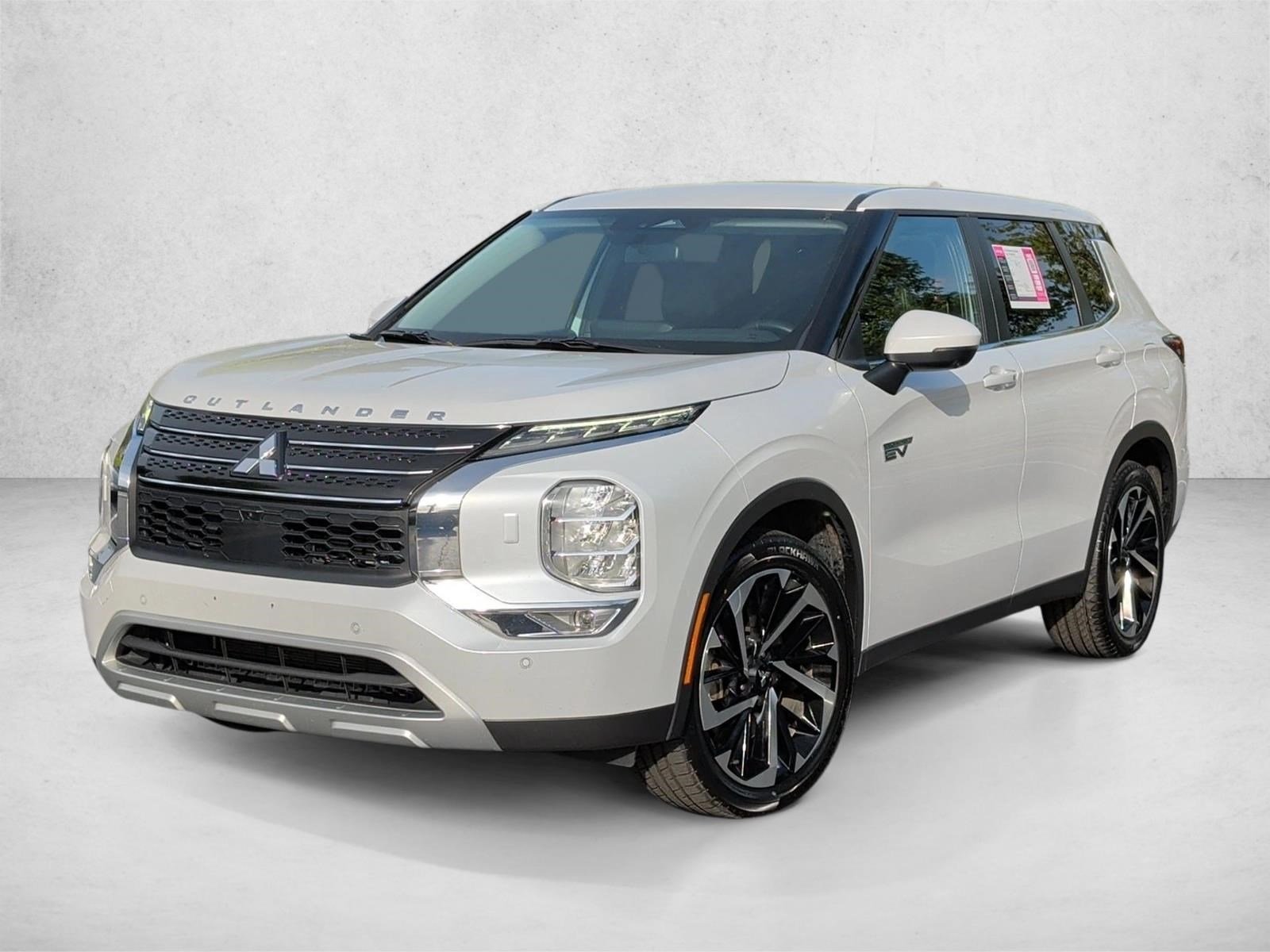 2024 Mitsubishi Outlander Plug-in Hybrid SE S-AWC's photo
