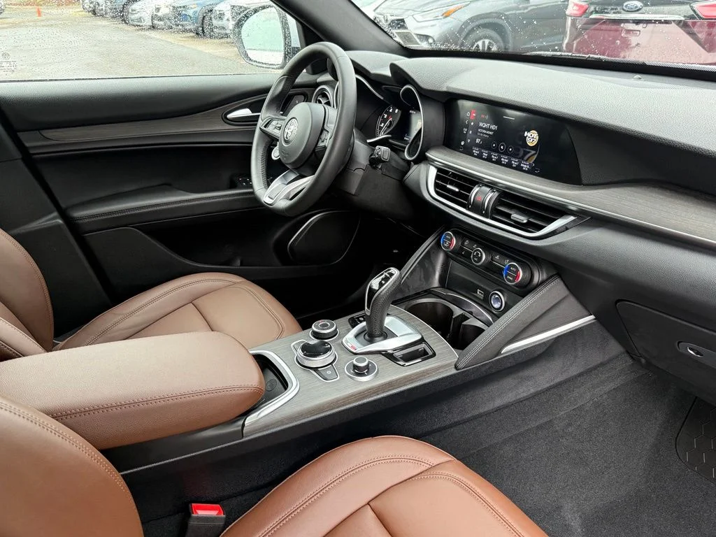 Used 2023 Moonlight Gray Metallic Alfa Romeo Ti image 31