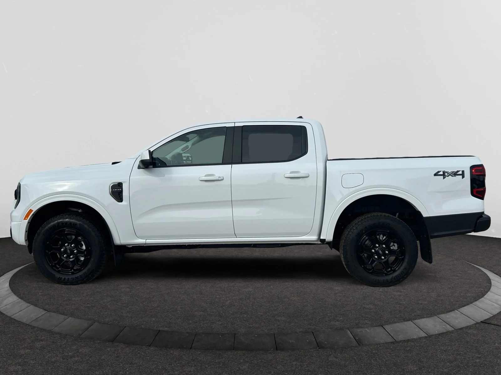 New 2026 Oxford White Ford Lariat image 2