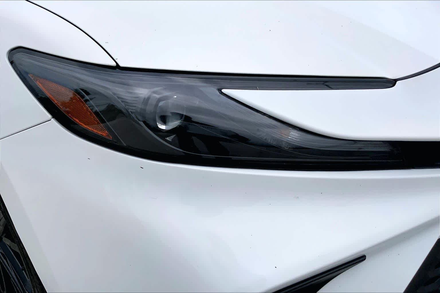Used 2025 Ice Cap Toyota SE image 27