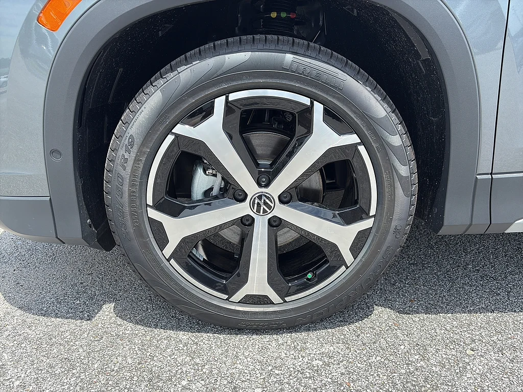 New 2026 Platinum Gray Metallic Volkswagen SE FWD image 9