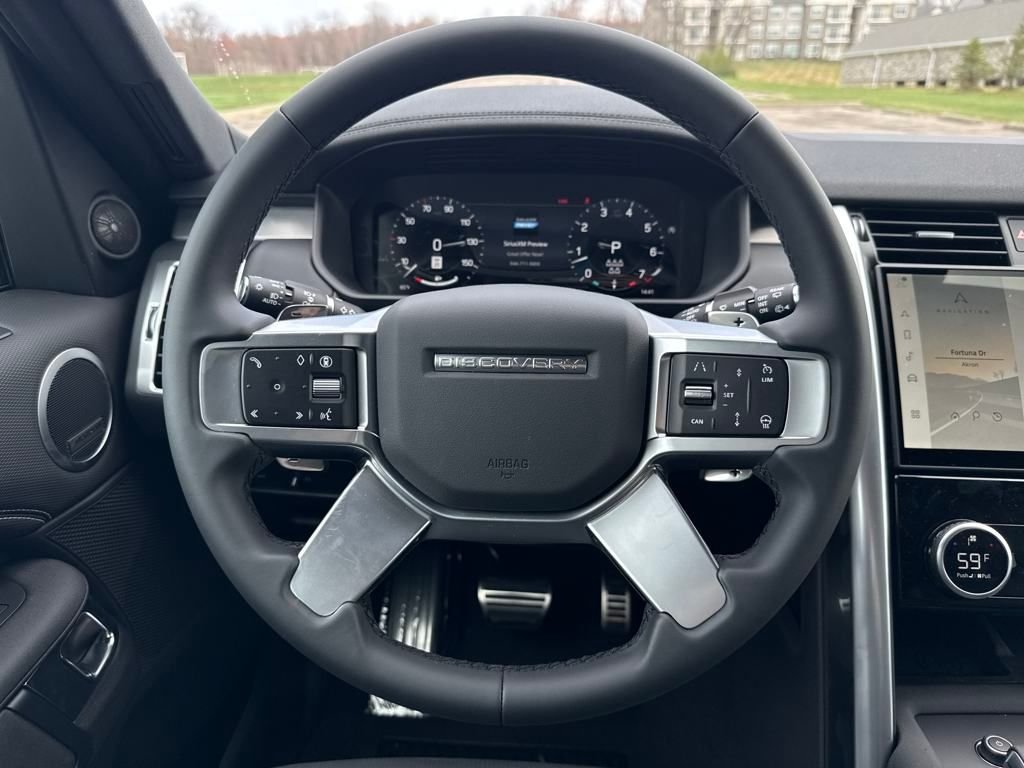 Used 2025 Black Land Rover Dynamic SE image 21
