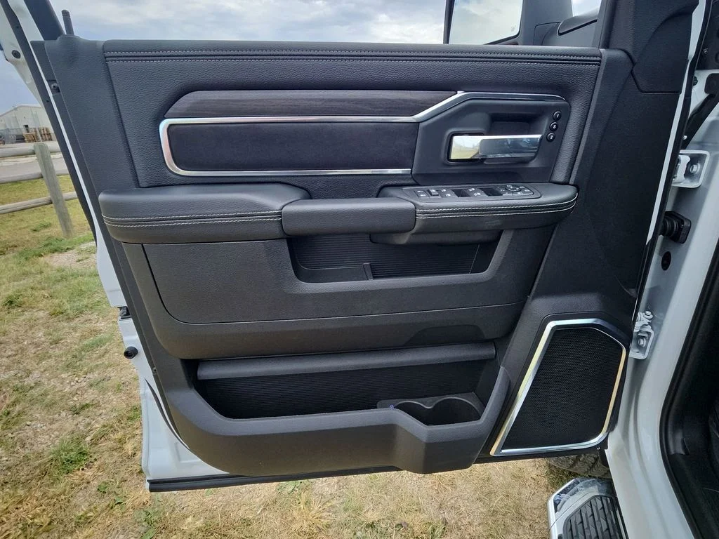 2026 RAM 3500 Laramie - Photo 29